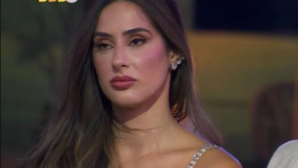 BBB 24: Deniziane reage ao beijo entre Matteus e Isabelle em vídeo ao vivo