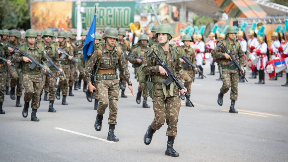 Presidente Lula participa de Celebração do Dia do Exército  