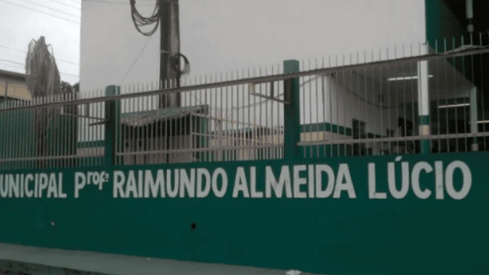 VÍDEO: sala de aula de escola em Manaus pega fogo