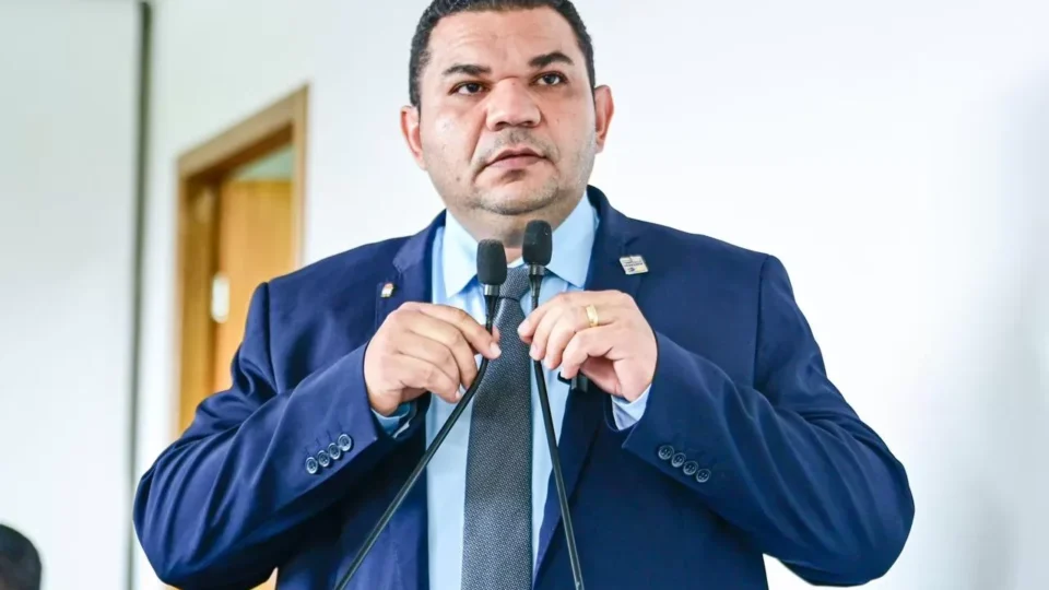 Vereador cobra esclarecimentos sobre asfaltamento em Rio Branco