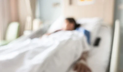 Após jovem viver há 1 ano em estado vegetativo, família toma decisão