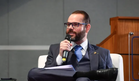 Senador Jorge Seif articula com políticos para evitar cassação