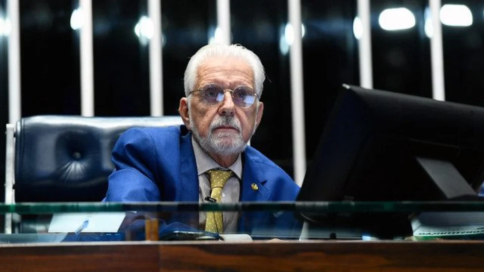 Senado aprova PEC que criminaliza porte de drogas