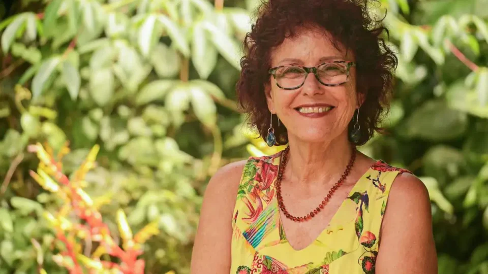 Justiça determina prisão de donos de cães que atacaram escritora