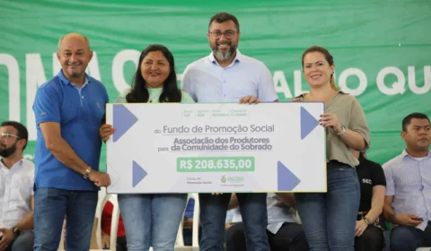 Famílias recebem mais de 120 títulos de moradia em Novo Airão (AM)