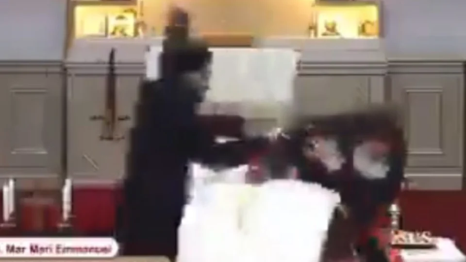 VÍDEO: bispo é esfaqueado durante missa ao vivo na Austrália