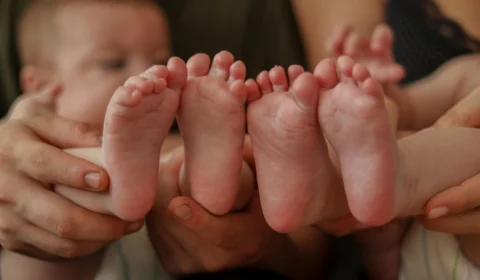 Hospital dos EUA registra 8 bebês nascidos em 8 de abril durante eclipse solar