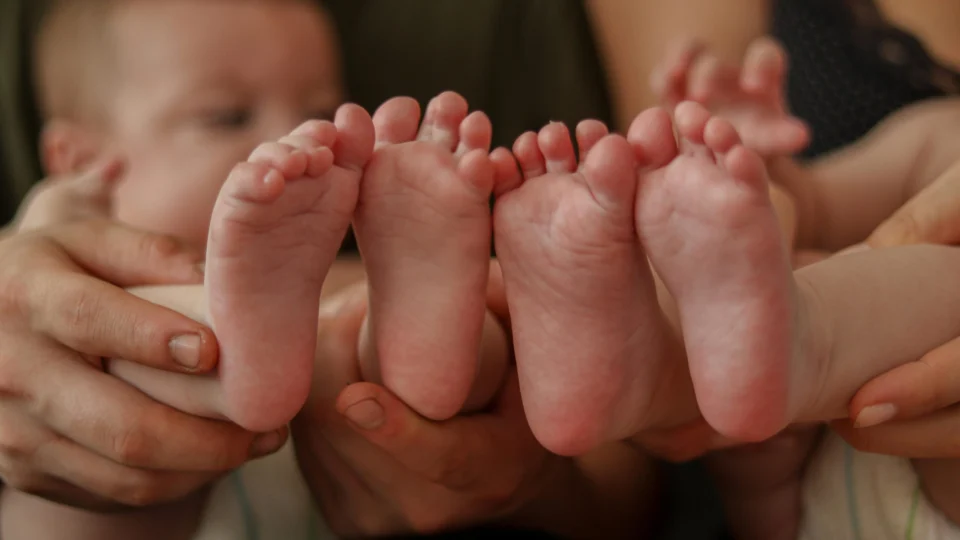 Hospital dos EUA registra 8 bebês nascidos em 8 de abril durante eclipse solar