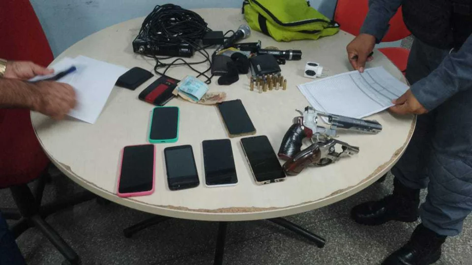 PM prende quatro homens suspeitos de assalto no Ouro Verde, em Manaus