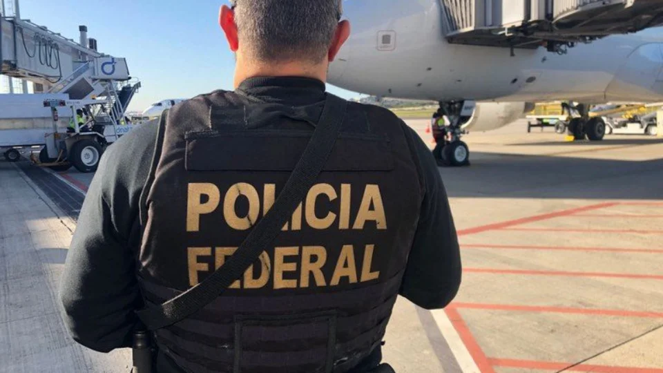 Homem é preso por engolir 100 cápsulas com cocaína em aeroporto de Belém