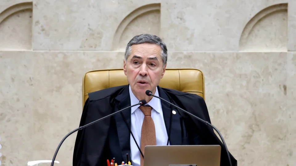 Barroso adia julgamento contra ‘revisão da vida toda’ 