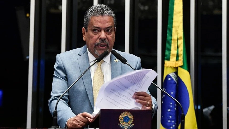 Pesquisa clínica com seres humanos é aprovada no Senado