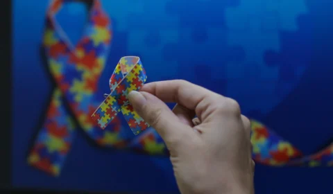 10 frases para enviar no Dia do Orgulho Autista