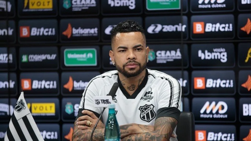 Amazonas negocia com Dentinho e outros quatro para a Série B