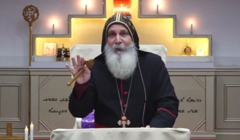 VÍDEO: bispo é esfaqueado no meio da missa e crime fica gravado