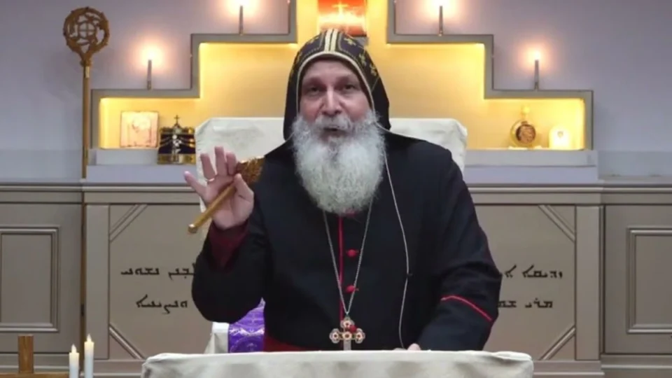 VÍDEO: bispo é esfaqueado no meio da missa e crime fica gravado