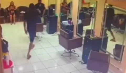 Dupla é presa por assaltar salão de beleza e matar homem em Manaus