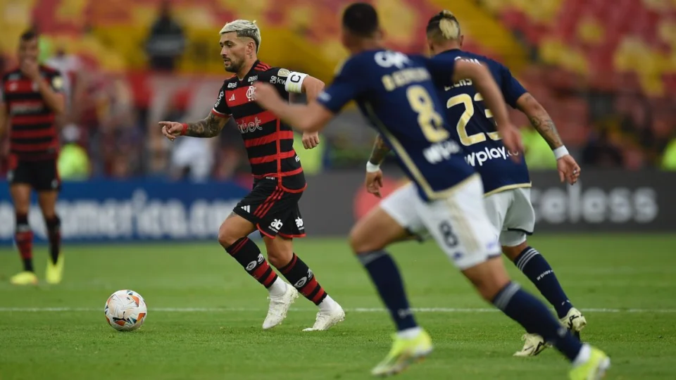 Flamengo empata com Millonarios na estreia da Libertadores