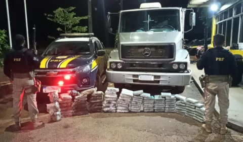 Caminhoneiro de SP é preso com 103 kg de skunk em rodovia do AC