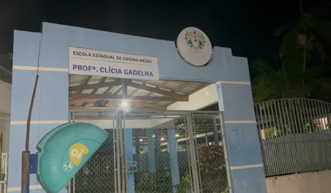 Armados e usando farda escolar, criminosos tentam invadir escola no AC