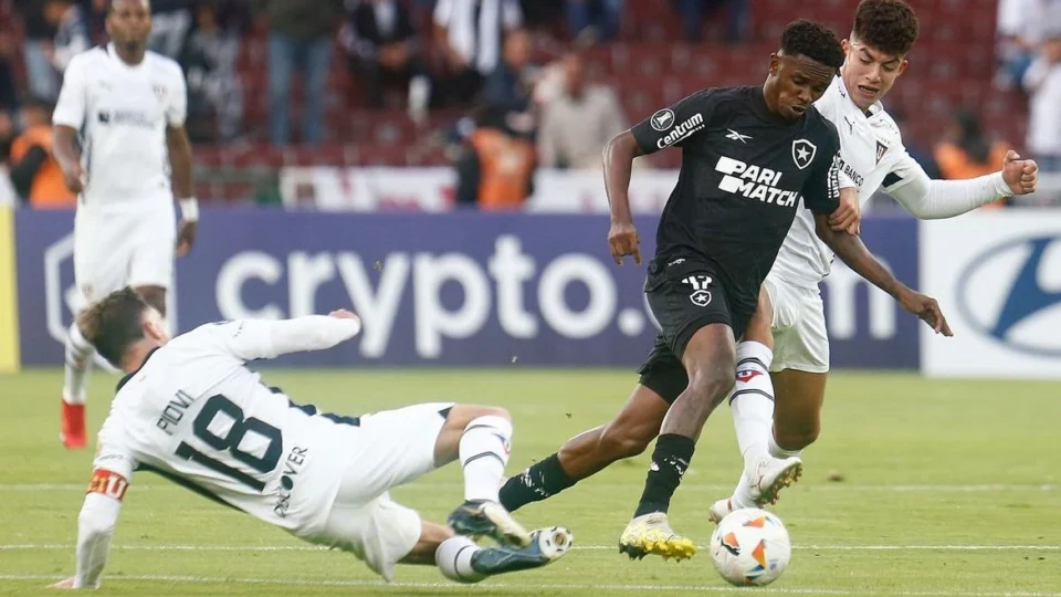 Libertadores: Botafogo perde para a LDU e se complica