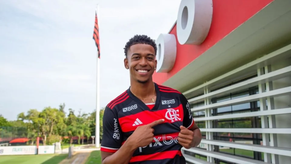 Flamengo: Carlinhos será apresentado nesta sexta-feira (12)