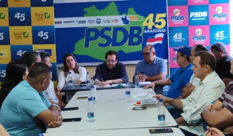 Plínio Valério se reúne com pré-candidatos a vereador de Manaus