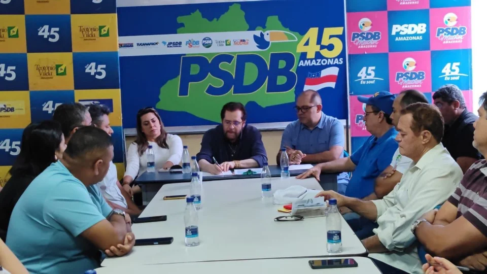 Plínio Valério se reúne com pré-candidatos a vereador de Manaus