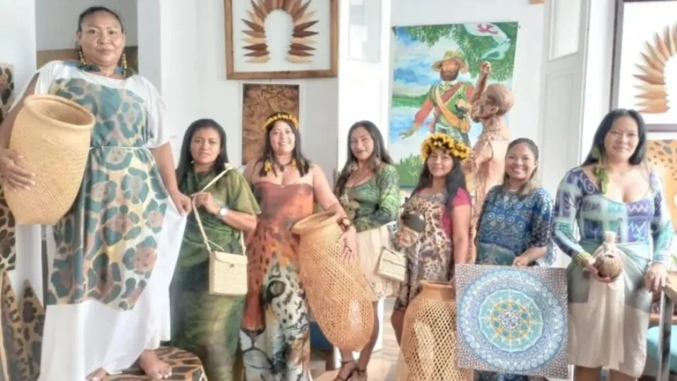 Ancestralidade é representada em desfile de moda indígena em Manaus