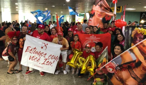 Isabelle Nogueira desembarca no aeroporto de Manaus; veja vídeos