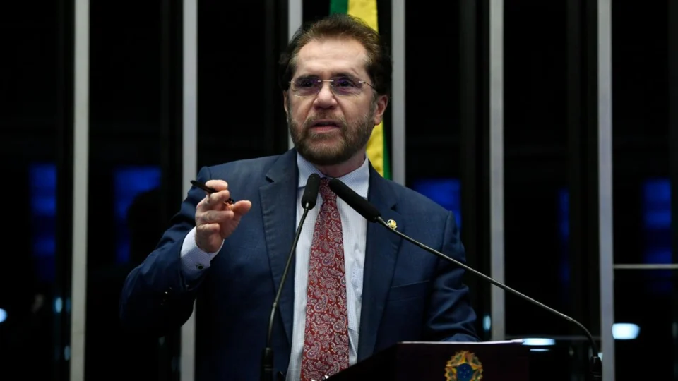 ‘Estão extinguindo toda uma etnia’, diz Plínio Valério sobre lei de cotas