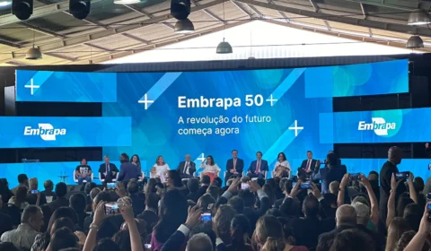 Lula comemora aniversário da Embrapa com ministros nesta quinta (25)