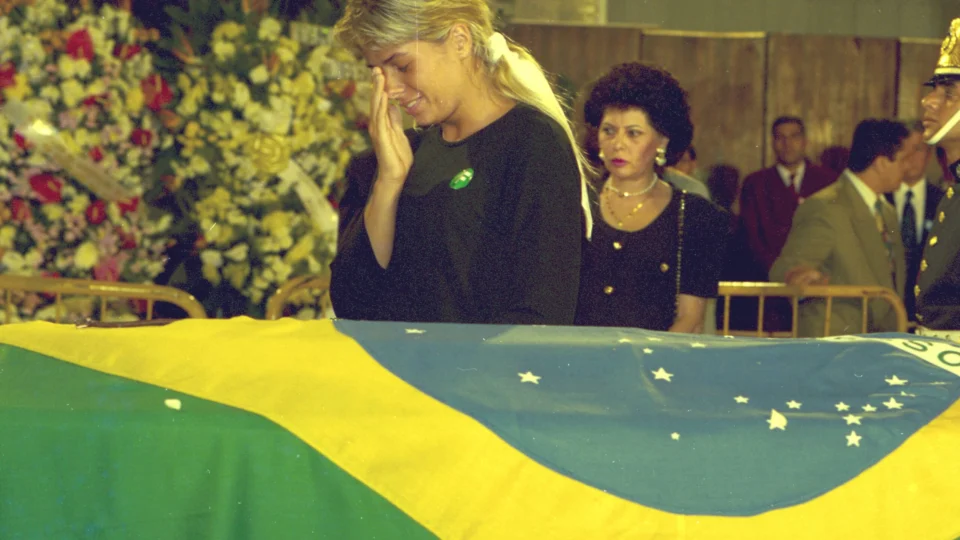 Senna ficou irritado com Adriane Galisteu minutos antes de morrer; saiba o que ela disse