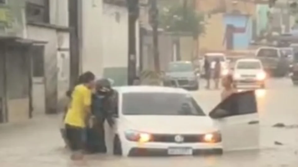 Chuva em Manaus causa estragos nas Zonas Leste, Oeste e Norte