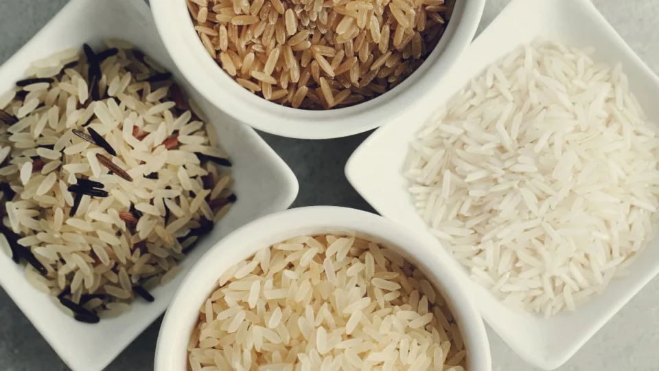 Arroz integral é melhor que o branco? Entenda se é mais saudável