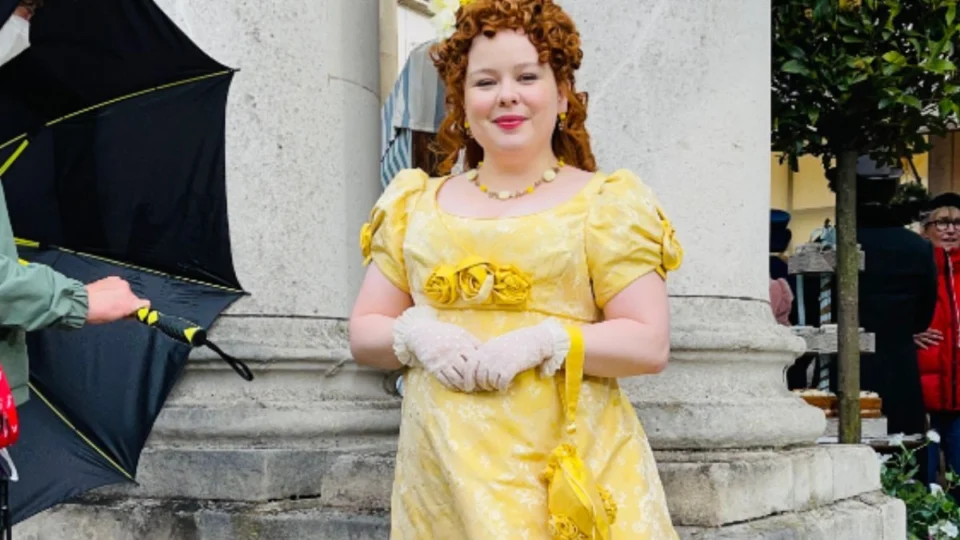 Atriz de Bridgerton revela pedido inusitado nas cenas de nudez e sexo