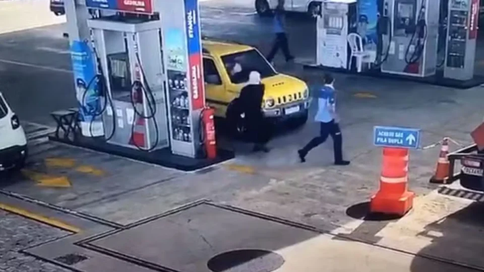 VÍDEO: veja o momento em que homem reage a assalto em posto em Natal