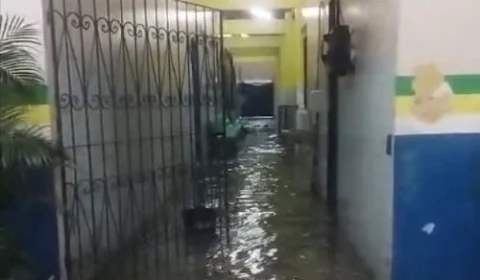 Vídeo: Chuva em Parintins invade escolas e aulas são suspensas