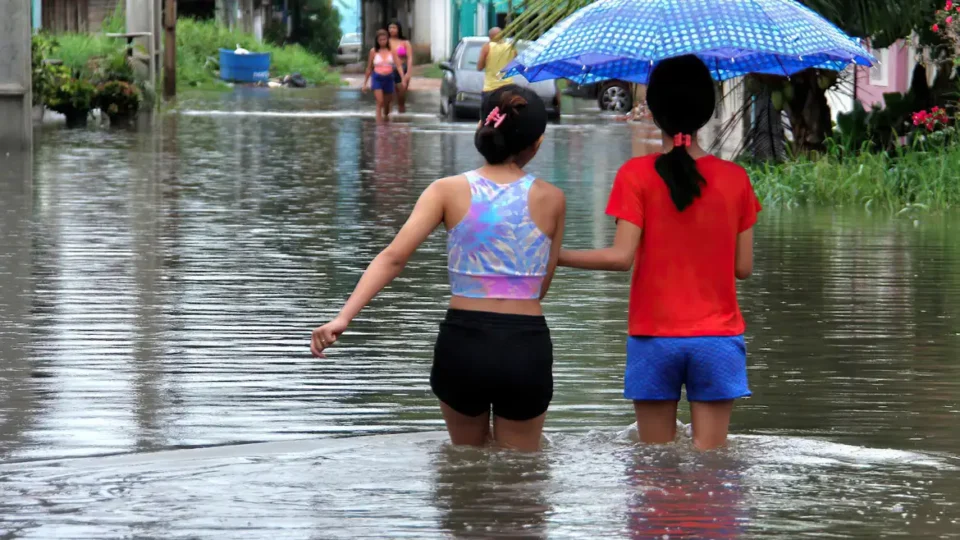 Inmet alerta para chuvas intensas e ventos de até 100 km/h no AM