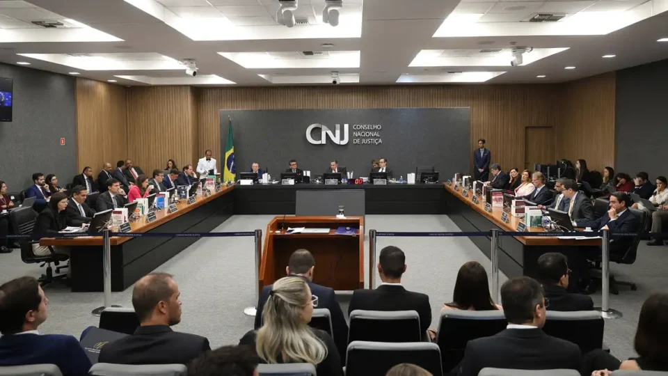 Maioria do CNJ derruba decisão que afastou ex-magistrada da Lava Jato