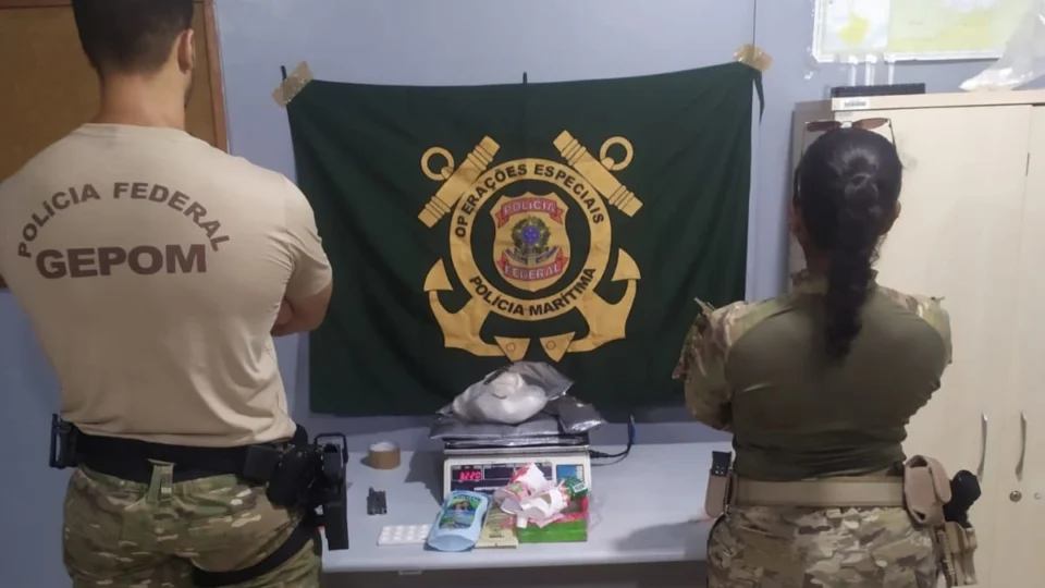 Vídeo mostra cocaína em frascos de shampoo a caminho de Manaus
