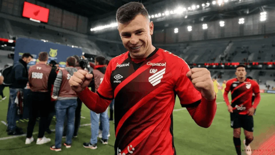 Vasco contrata ex-Flamengo e é 2º clube que mais investe na janela