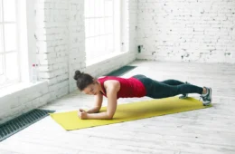 Veja os 2 exercícios que mais ajudam a emagrecer depois dos 50 anos