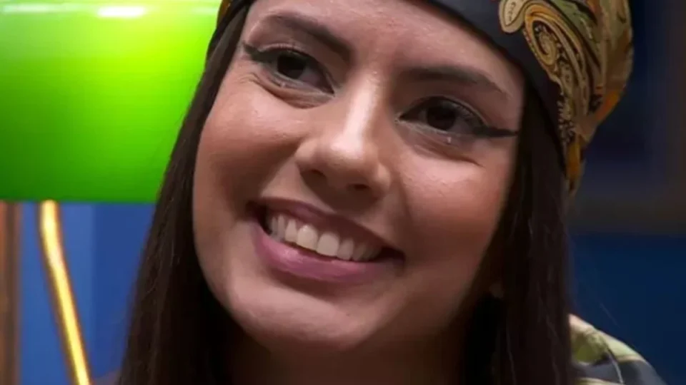 Fernanda Bande revela que virou evangélica e rebate críticas