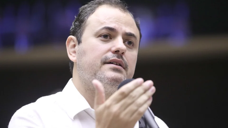 Conselho de Ética abre processo contra deputado Glauber Braga