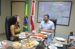 Governador do AM recebe Isabelle com ‘cafezão amazonense’; veja