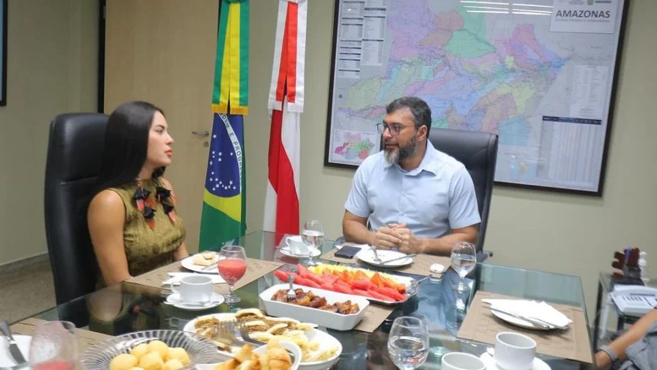 Governador do AM recebe Isabelle com ‘cafezão amazonense’; veja