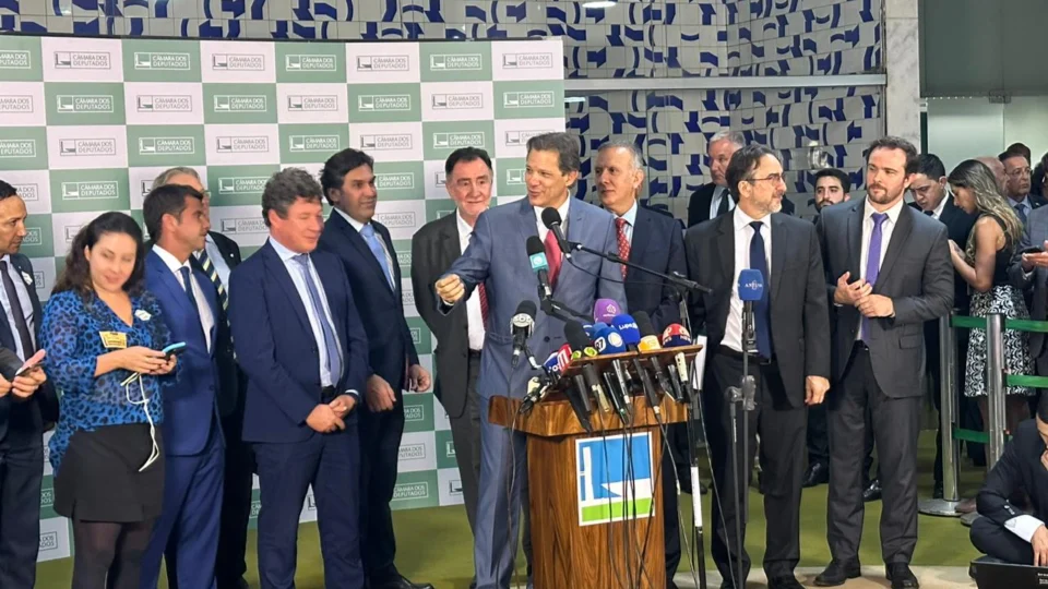 Haddad entrega proposta de regulação da reforma tributária