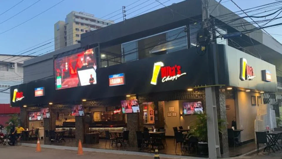 Homem é baleado e se esconde em banheiro de bar em Manaus