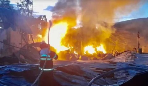 Incêndio de grandes proporções atinge fábrica no Amazonas